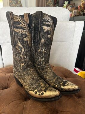 Lucchese Women’s Black & Gold Cowboy Boots Embroidered/ Studded Sz 7.5 VERY COOL